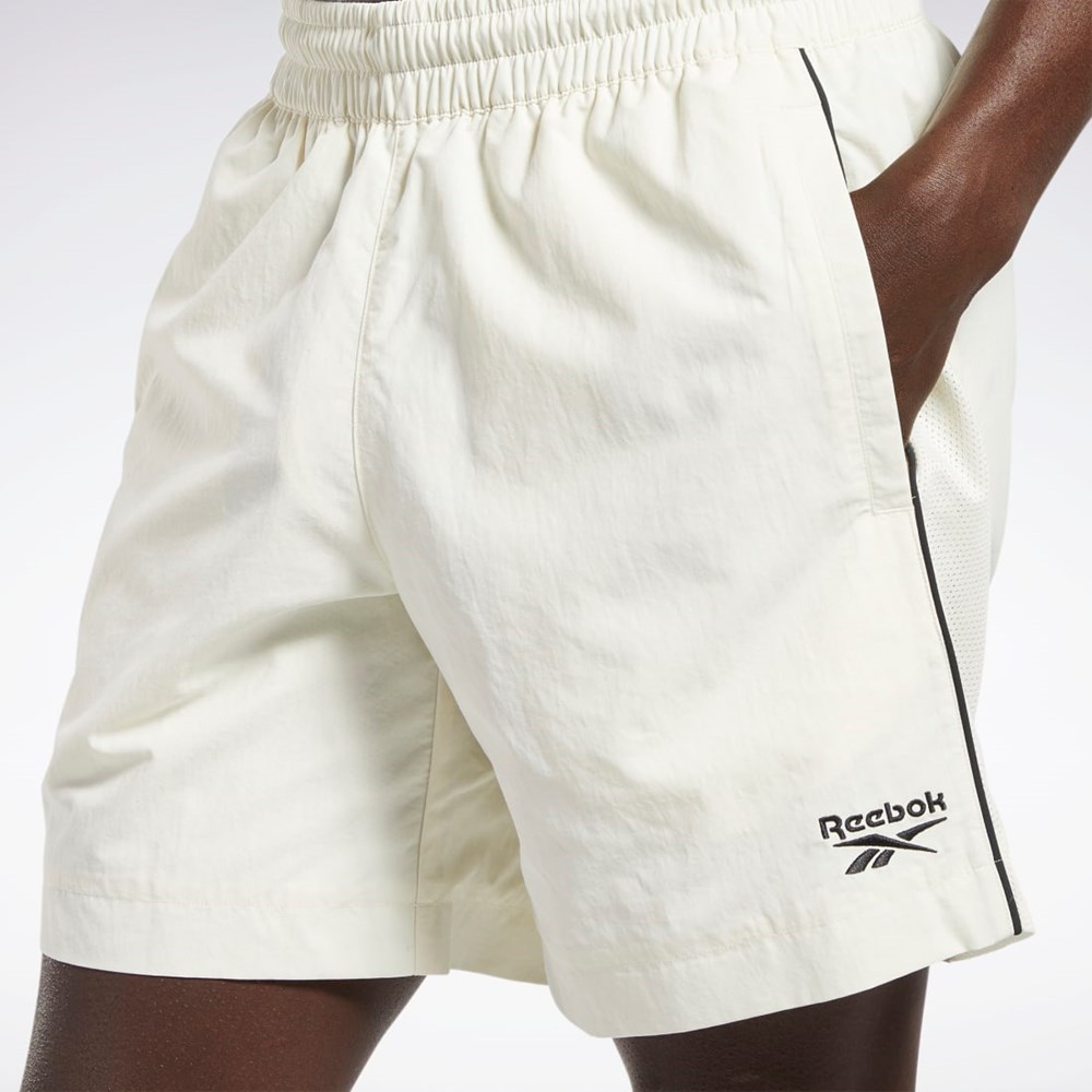 Classic White Reebok Classics Vector Shorts | HG1592